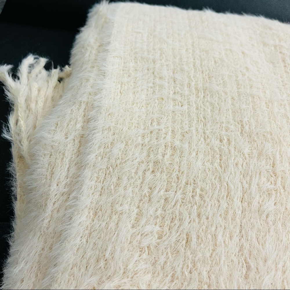 NWT✨Free People Women's Whisper Fringe Blanket Scarf ivory - Picture 5 of 5
